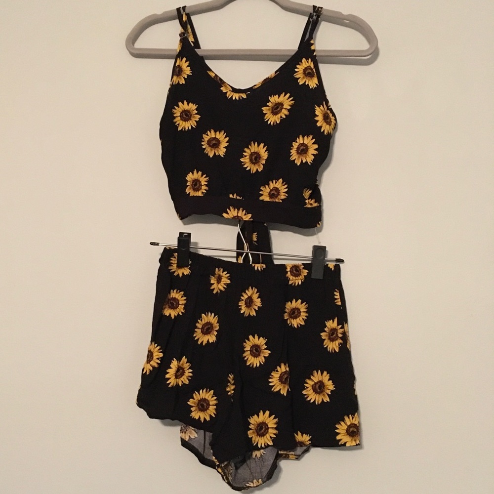 2 piece crop top and shorts outfit